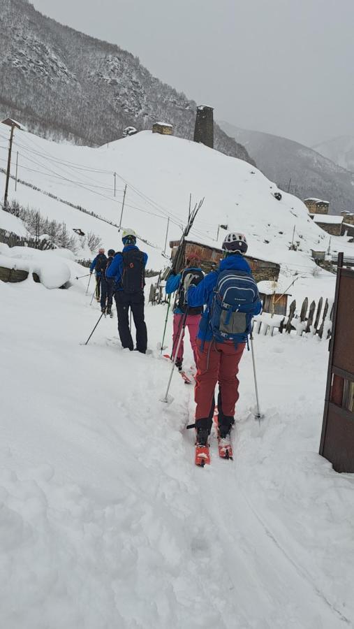 Chvibiani Guesthouse & Bar Ushguli Zewnętrze zdjęcie
